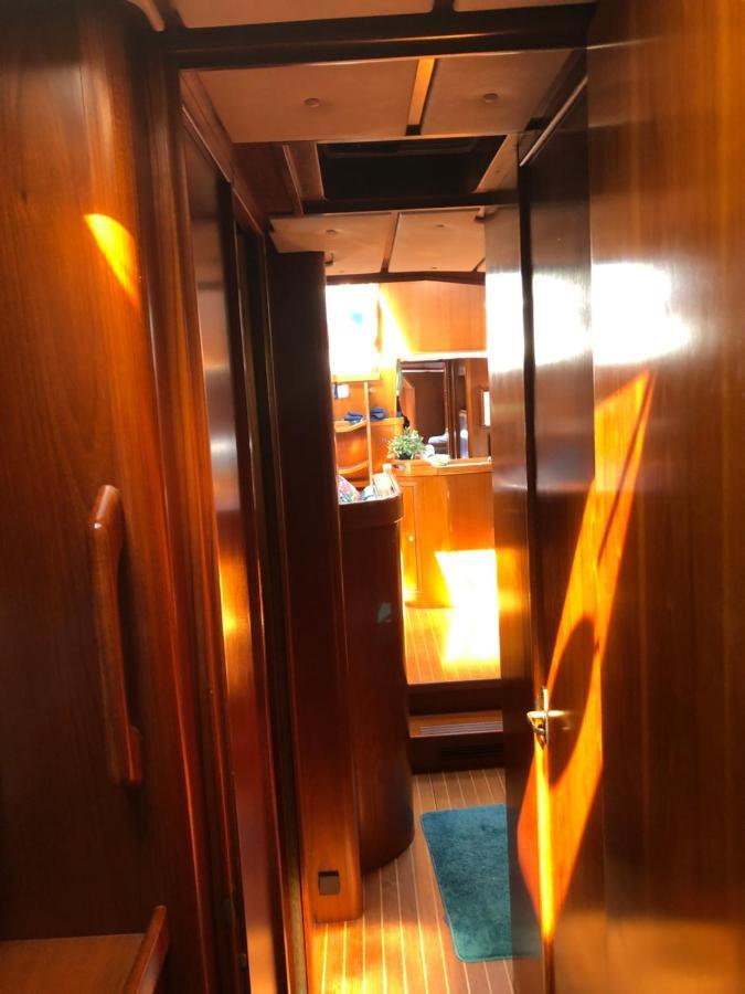 From September Lyra On The Go To Suriname Till 1 April 2026 Joint Captain Casey Medemblik Exteriör bild