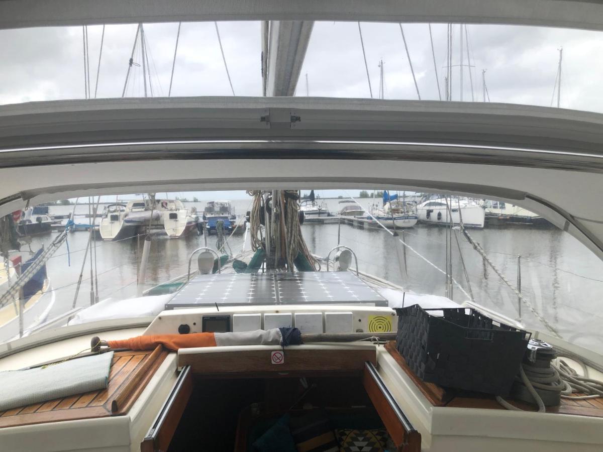 From September Lyra On The Go To Suriname Till 1 April 2026 Joint Captain Casey Medemblik Exteriör bild