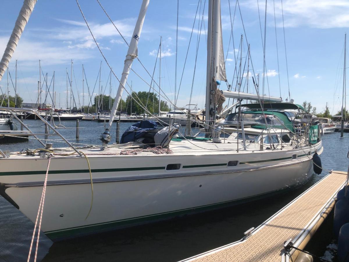 From September Lyra On The Go To Suriname Till 1 April 2026 Joint Captain Casey Medemblik Exteriör bild